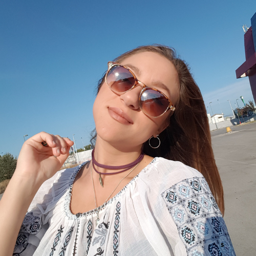 <strong>Sarah</strong>